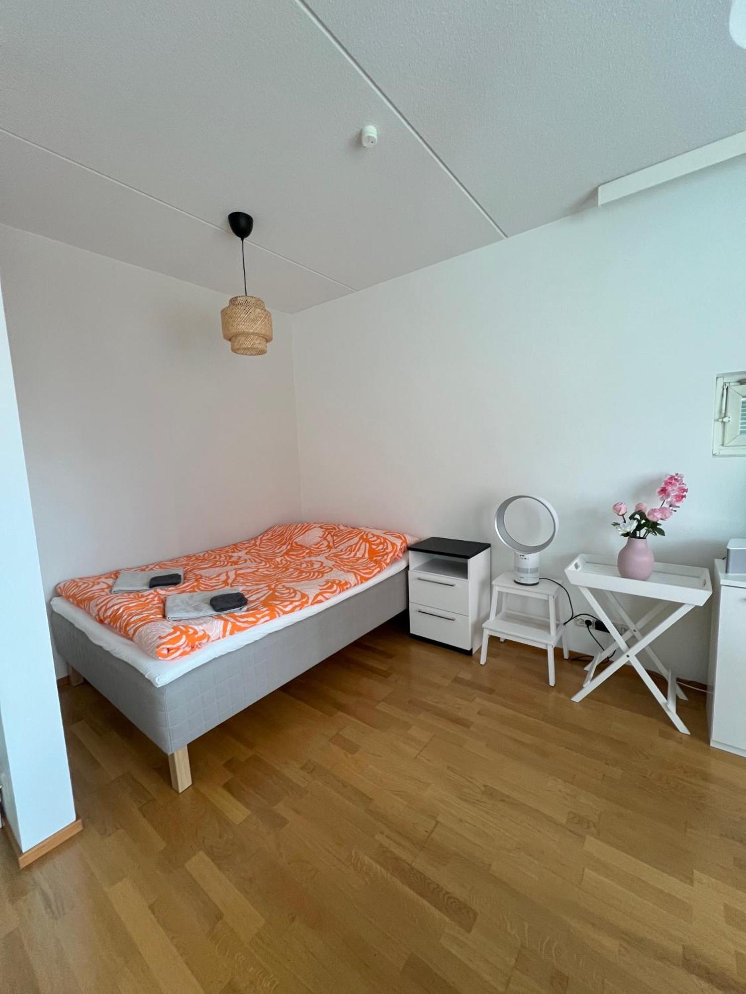 Next To Sello And Leppaevaara Train Station Appartement *